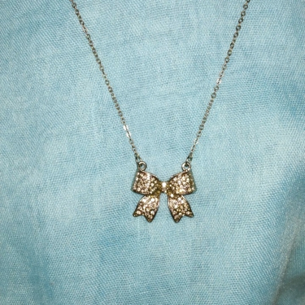 3-8-38 bow, cute rhinestone and silvertone with nice chain great condition